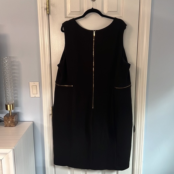 Dresser to Perfection! - Picture 4 of 5